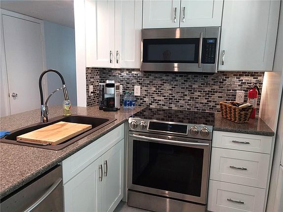 2nd image of 42 Vista Gardens Trl