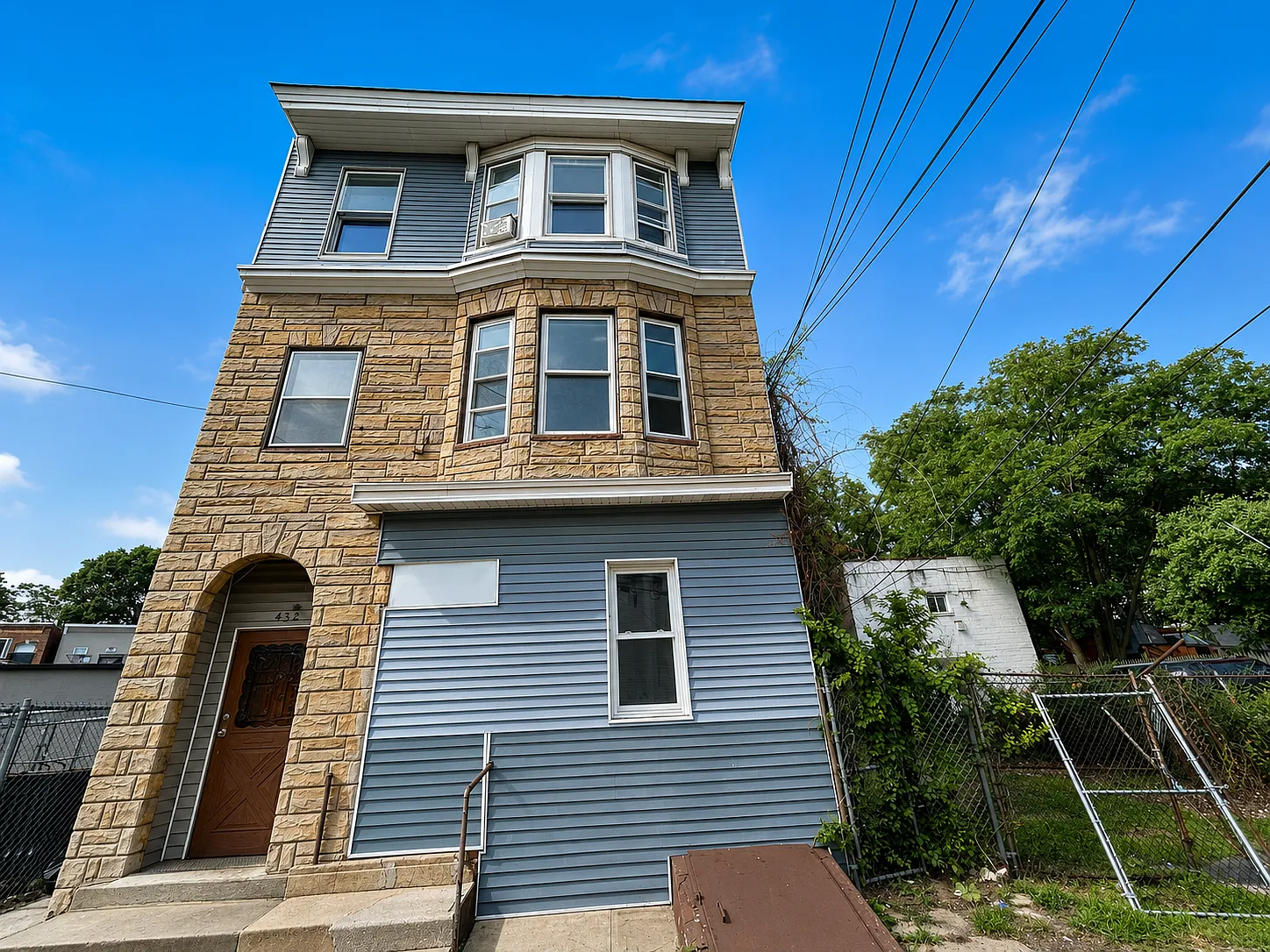 3 bed, 1200 sqft, $1,945 — Photo 3