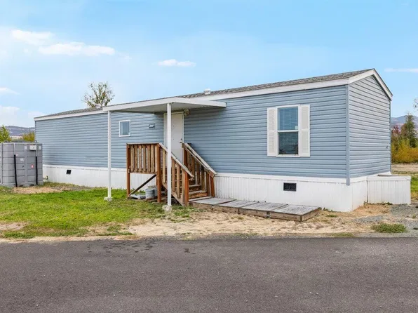 135 N Phoenix Rd #43, Phoenix, OR 97535