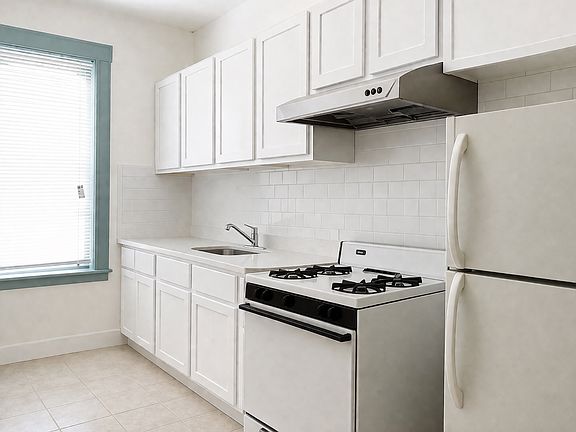 4th image of 151 Hemlock St #2