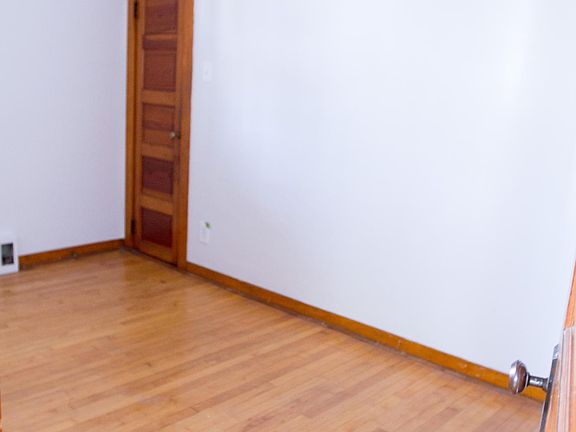 4th image of 2117 W Berteau Ave