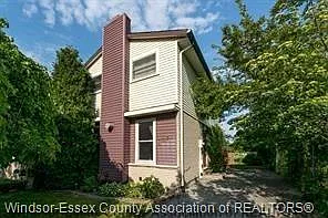3098 Erindale Cres