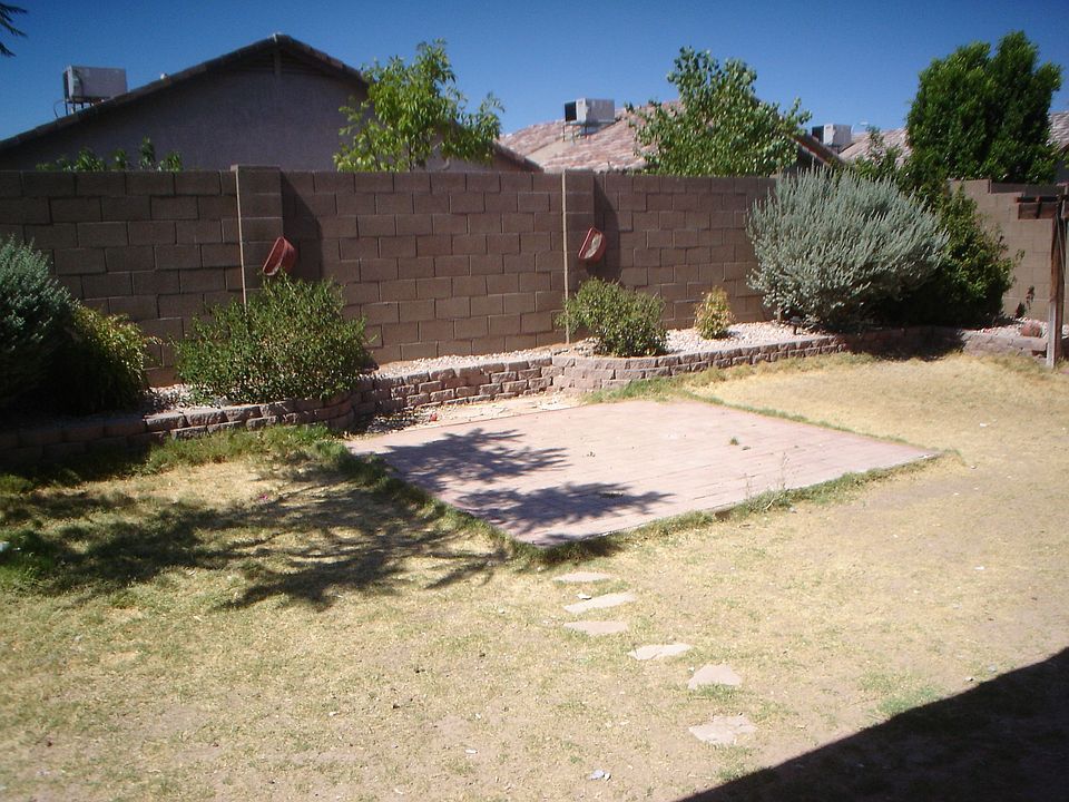 2nd image of 976 E Mohave Ln