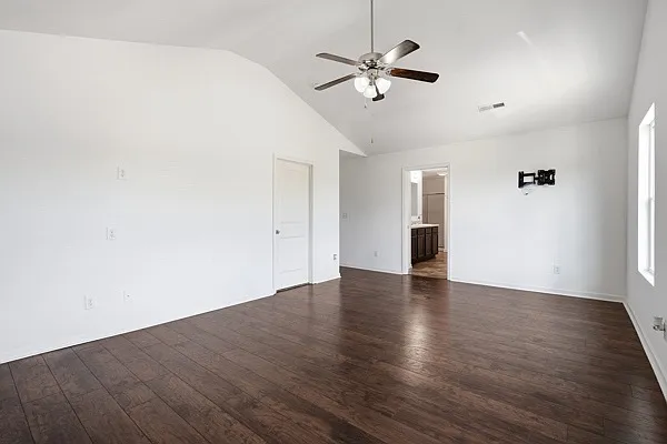 4599 Woodford Cir — Photo 13