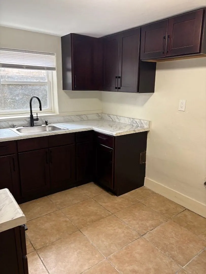 1414 Marguerite Avenue — Photo 3