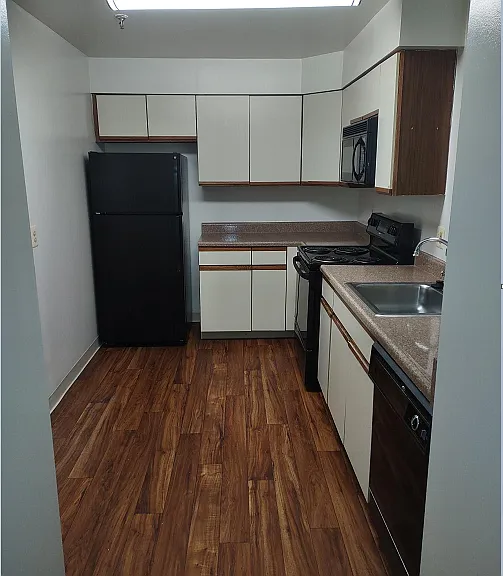 Marlboro Classic Apt & Redwood Square — Photo 71