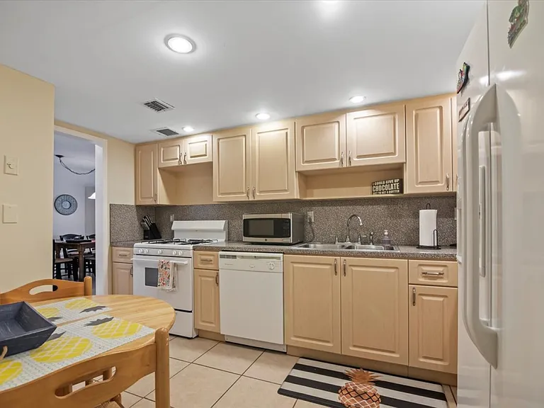 3140 S Ocean Dr #207 — Photo 7