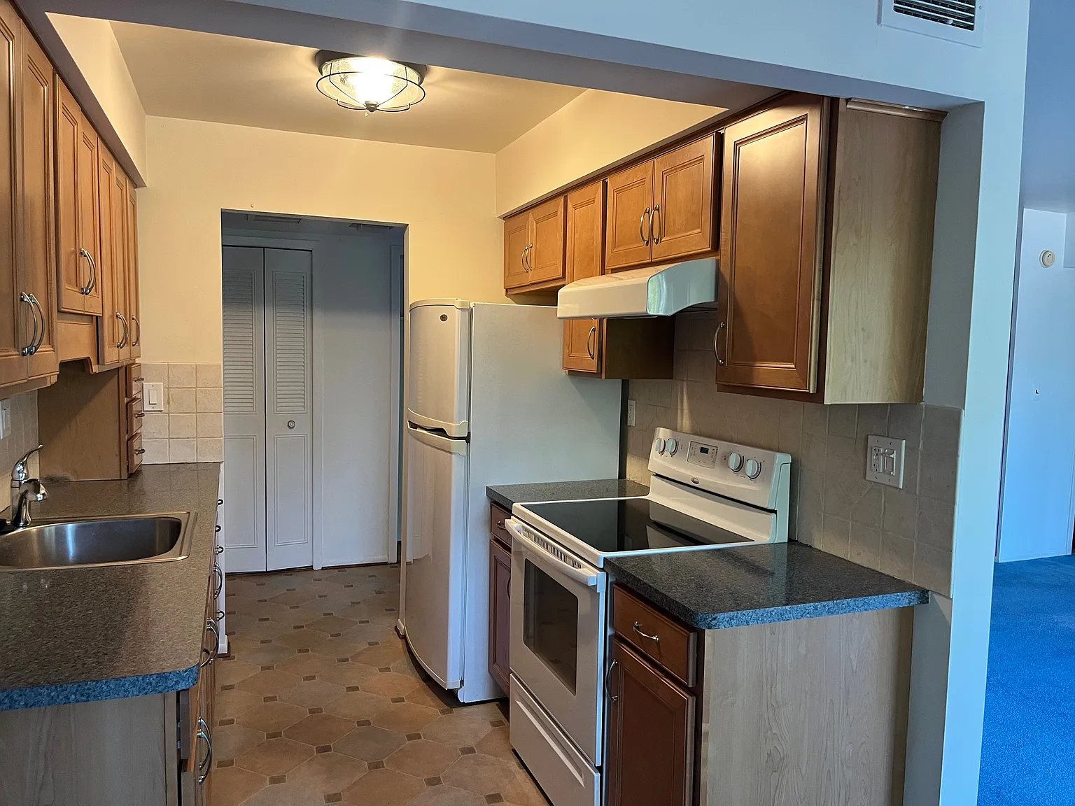 1 bed, 715 sqft, $1,200 — Photo 3