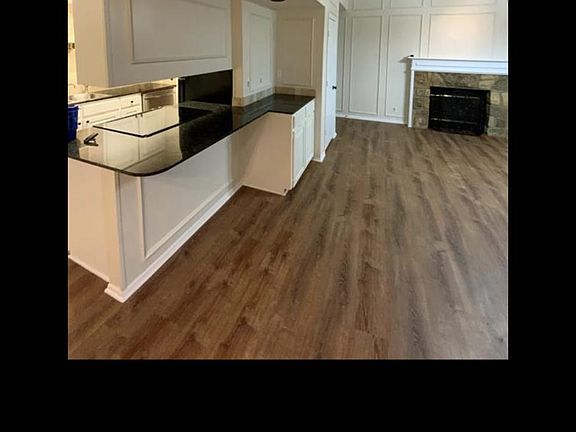 4th image of 404 E Ewell St