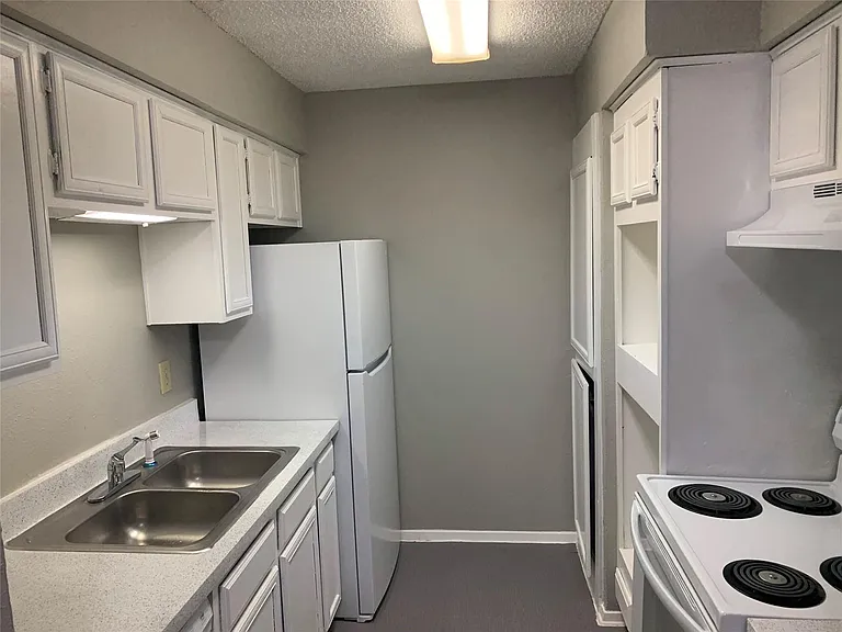 9696 Walnut St #1502 — Photo 4