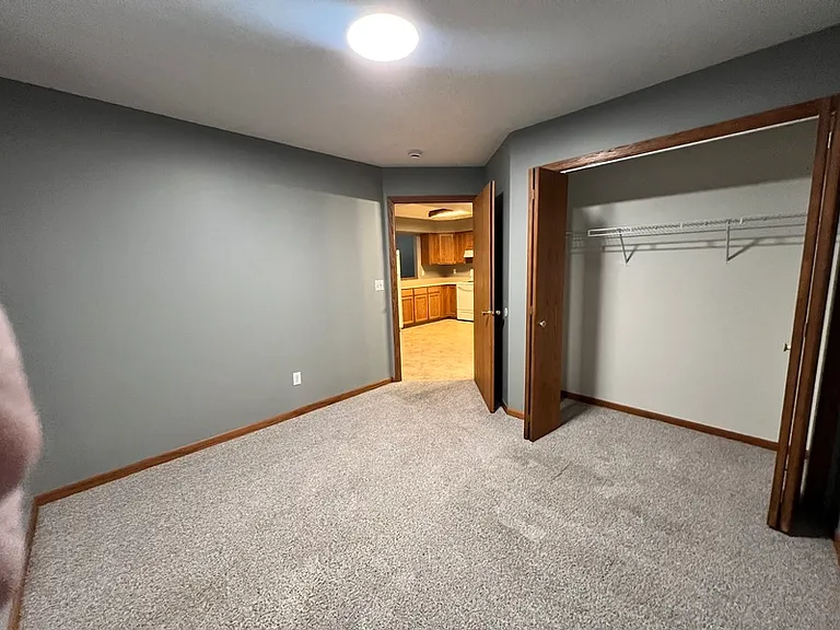 413 W Zeller St — Photo 9
