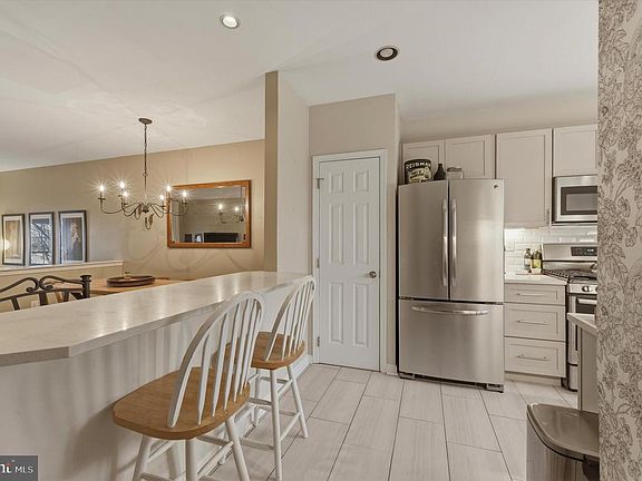 5th image of 102 Campbell Dr