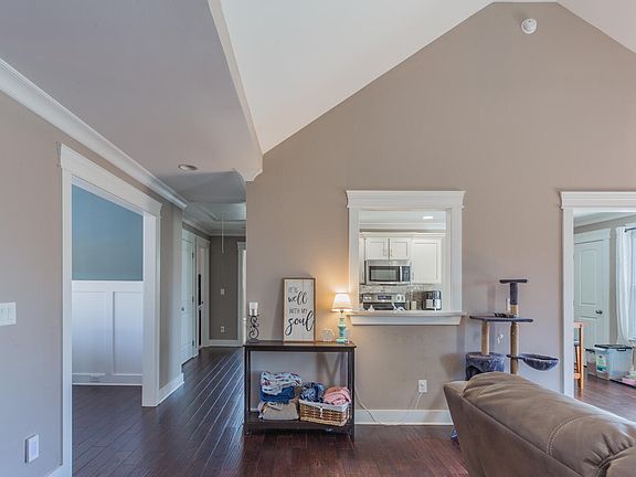 5th image of 1068 Longo Dr