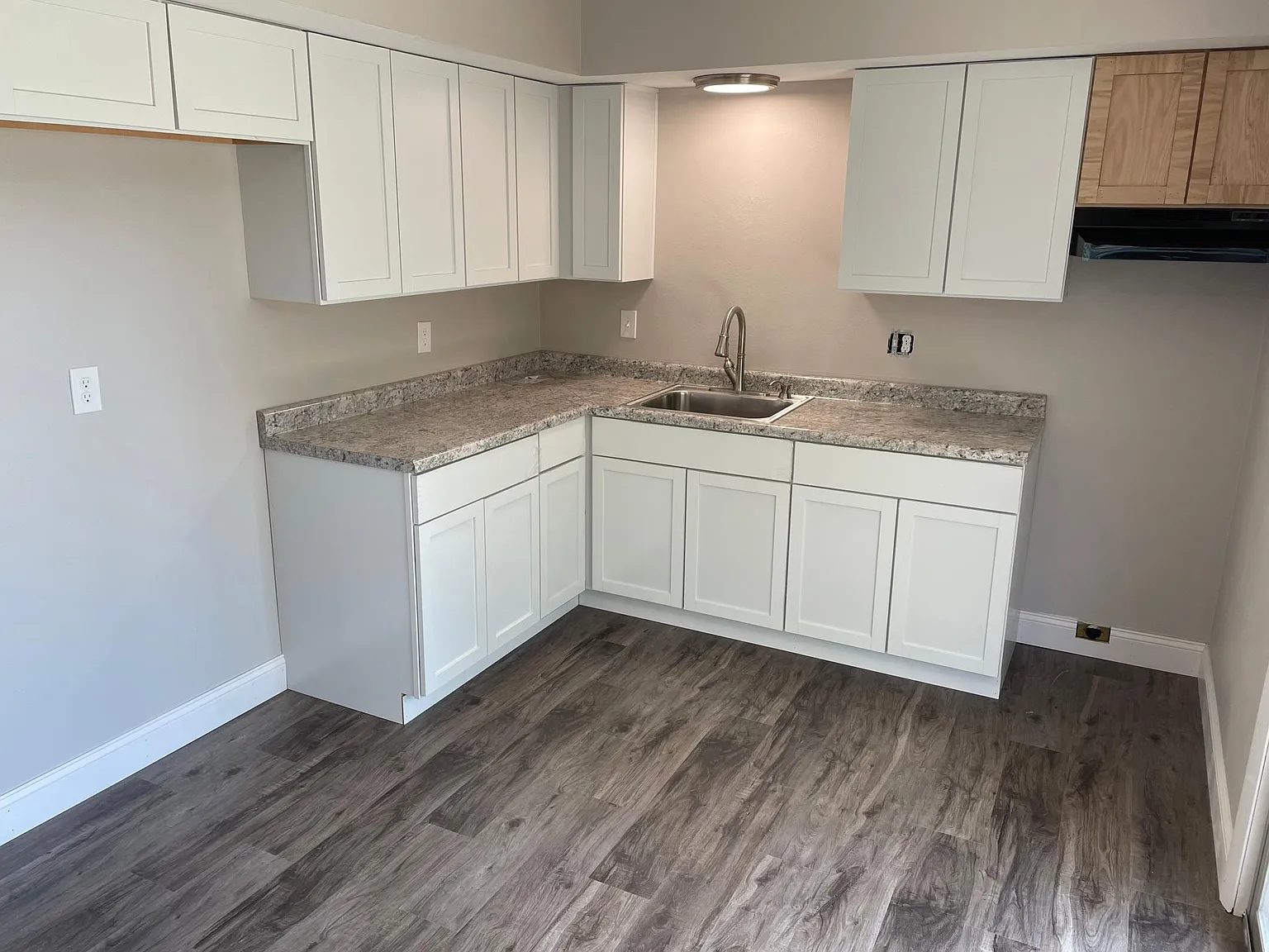 2 bed, 720 sqft, $960 — Photo 2