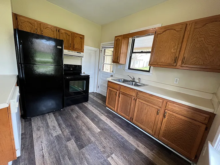 2538 Brook St NE — Photo 4