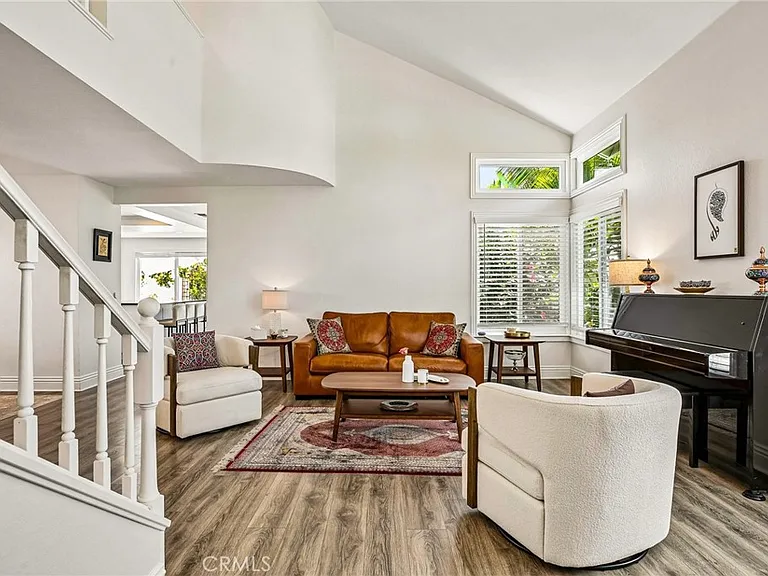 24882 Oxford Dr — Photo 4