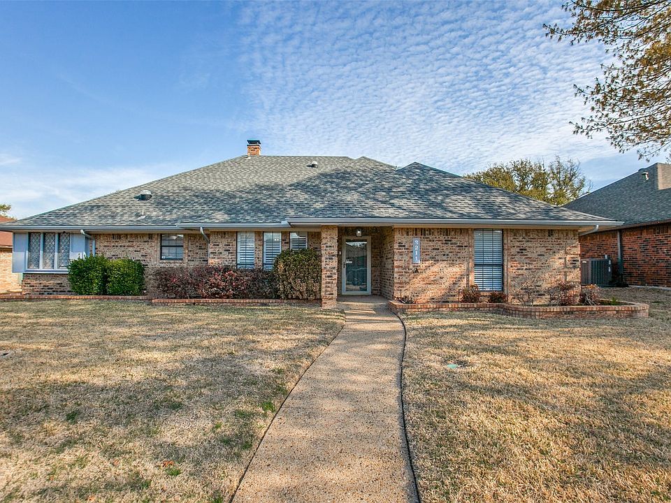 1st image of 2211 Bluebonnet Dr
