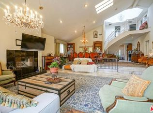 10864 Rochester Ave, Los Angeles, CA 90024