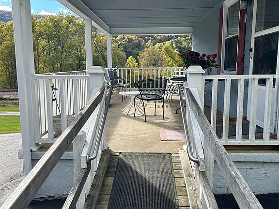 3rd image of 1520 Kanawha St