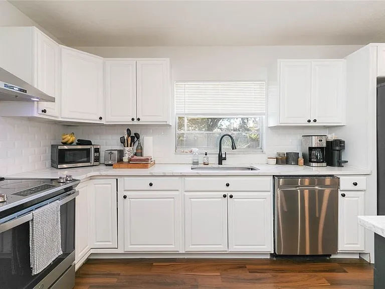 1612 Berkshire Dr — Photo 9