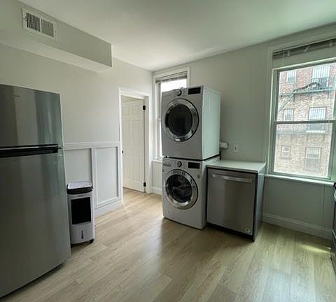 3rd image of 87 Stuyvesant Ave #B