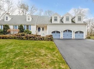 38 Ledgewood Dr, Danvers, MA 01923