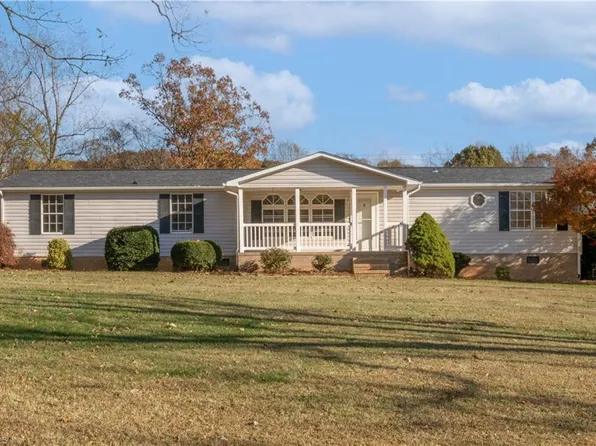 141 Sunburst Ln, Mocksville, NC 27028