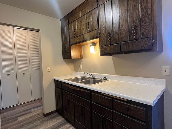 5th image of 83 Arlington Ave W APT 106
