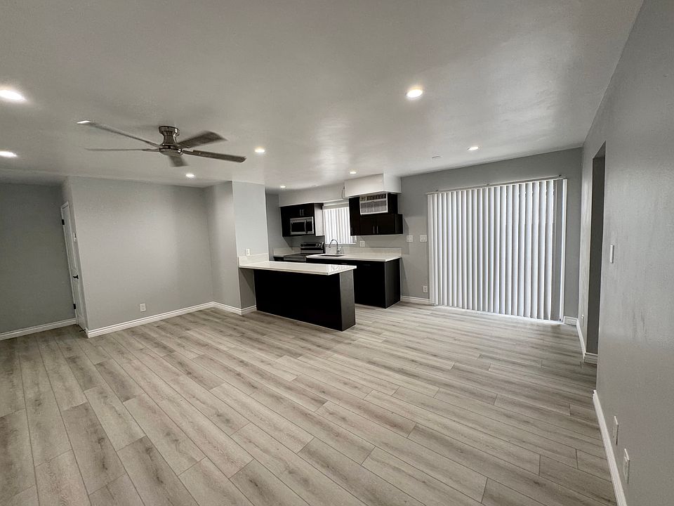 1st image of 6911 Haskell Ave #108