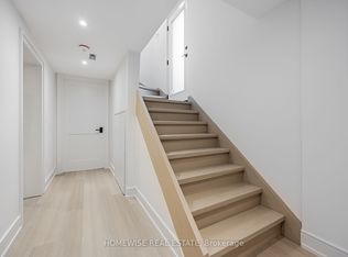 21 Raeburn Ave, Toronto, ON M3H 1G6