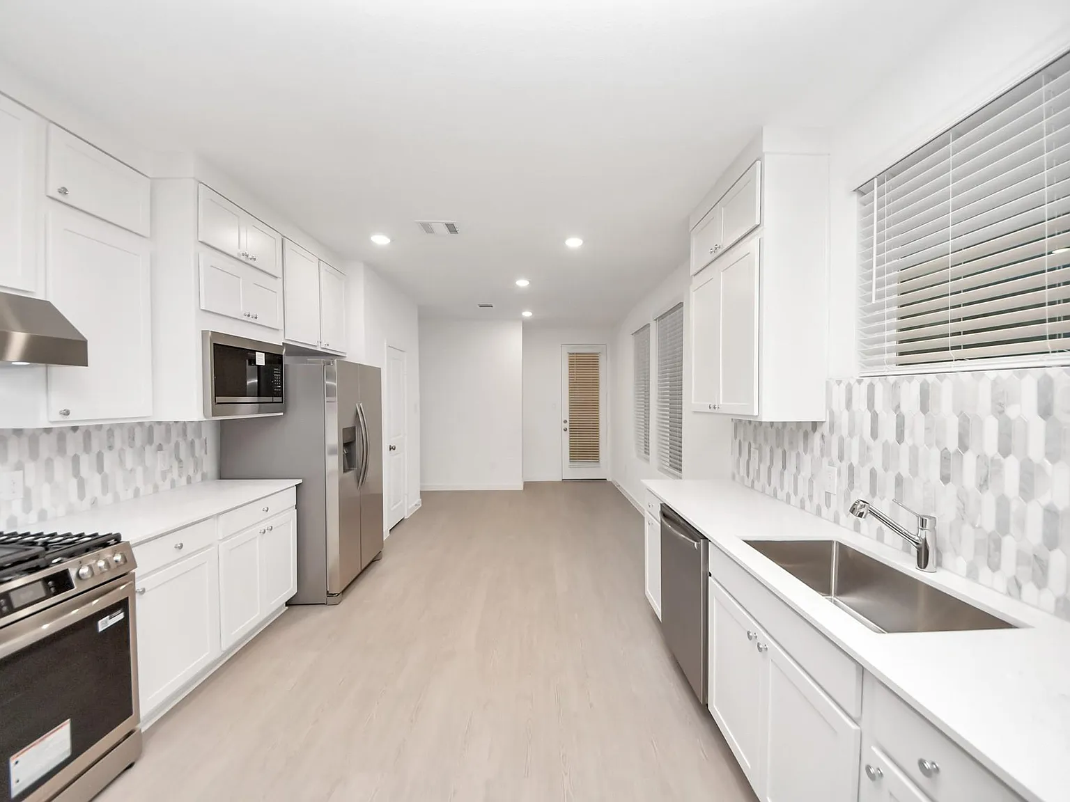 4 bed, 2.0 bath, $2,150 — Photo 3