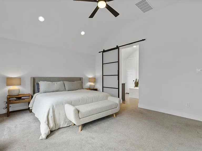 557 Jefferson Dr — Photo 14