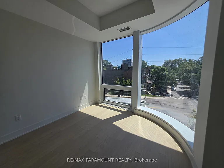 322 Dupont St #307 — Photo 13