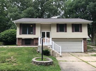 5710 Sir Gawain Dr, Godfrey, IL 62035
