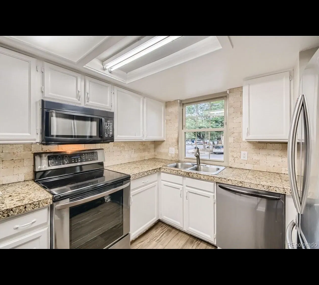 2 bed, 980 sqft, $2,300 — Photo 3