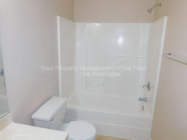 909 Beaumont Ave — Photo 10