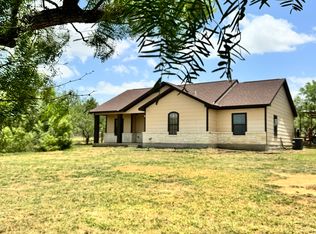 141 County Road 2667, Devine, TX 78016