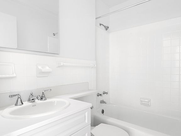3rd image of 136 E 55th St APT 5M