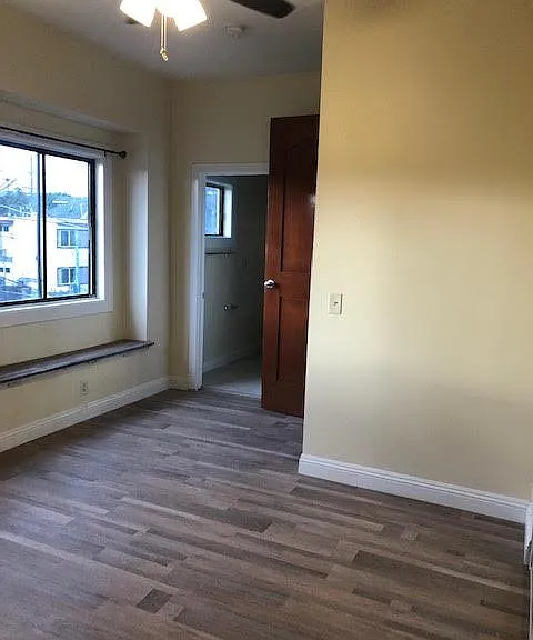 2116 Portland St — Photo 16