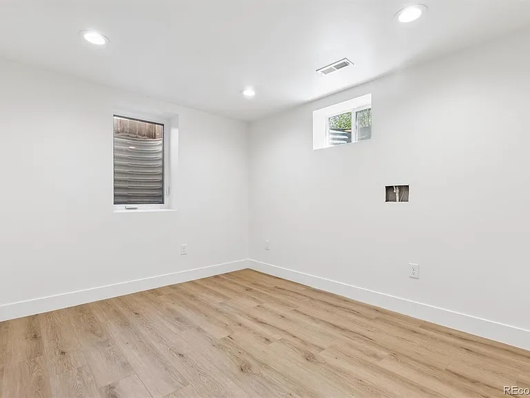 363 S Ivy St — Photo 14