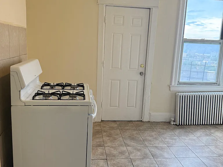 35 Cliff St #3R — Photo 7