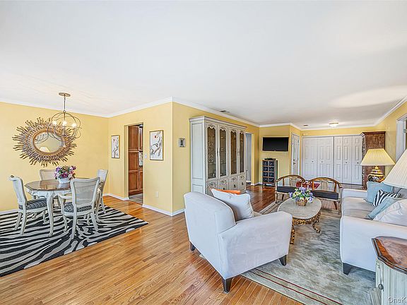 4th image of 704 Fenway Road