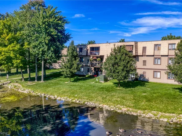 9640 Cove Dr Unit A28, North Royalton, OH 44133
