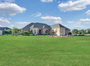 6 NW Lakewood Dr, Lawton, OK 73505