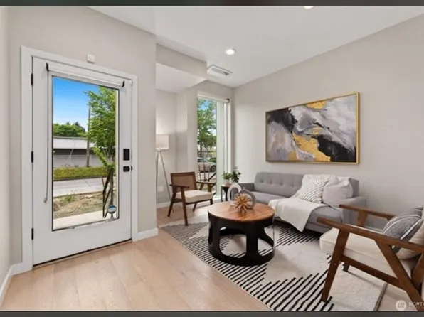 6018 Sand Point Way NE, Seattle, WA 98115