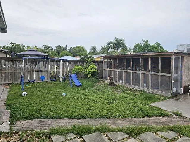 3 bed, 2.0 bath, 2079 sqft, $3,699 — Photo 4