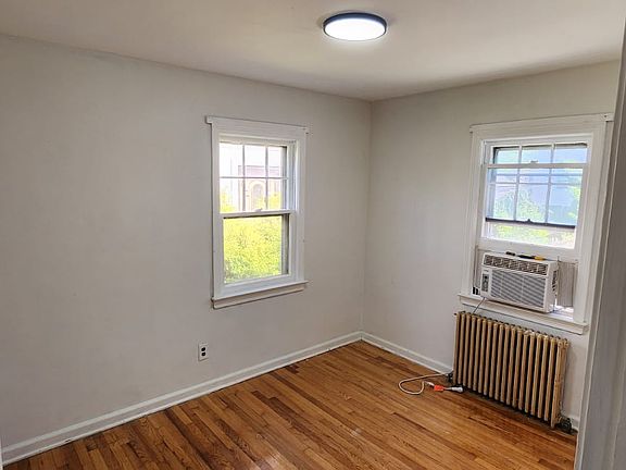4th image of 323 Springfield Rd
