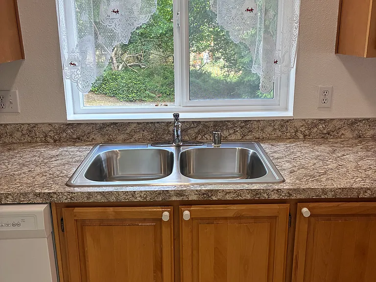 131 Sherwood Rd — Photo 9