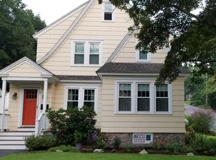 6 Brooklawn Pkwy, Fairfield, CT 06825