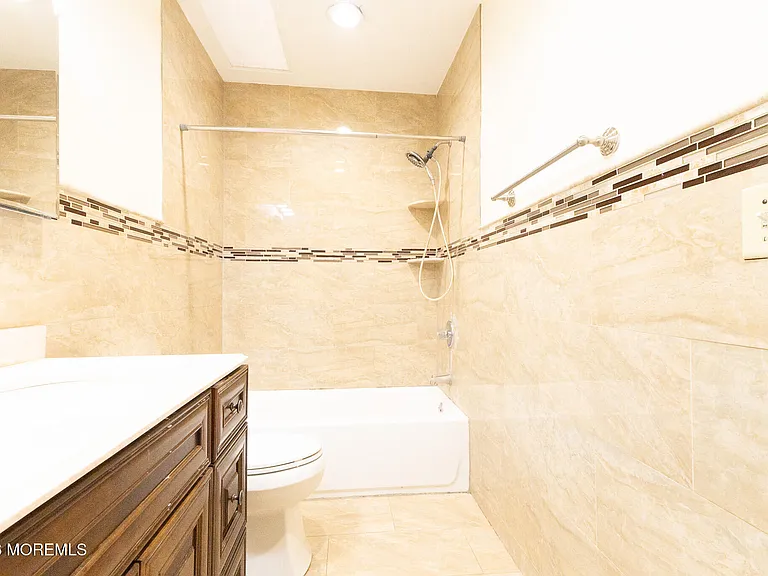 158 Terrace Ave #2 — Photo 16